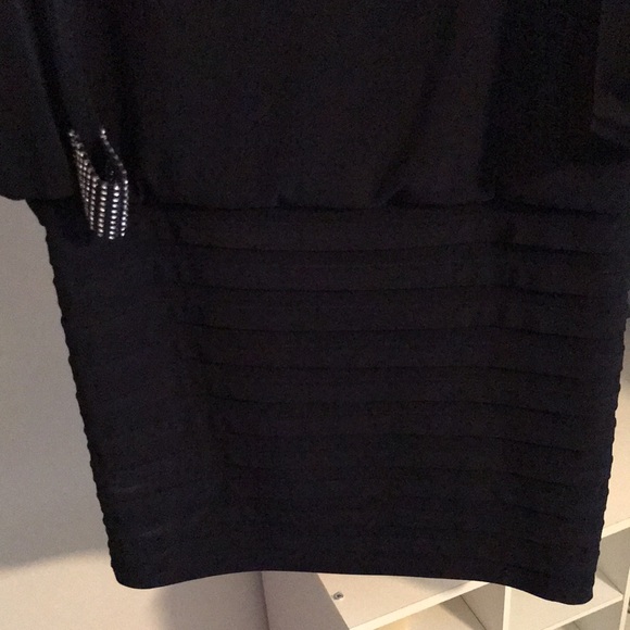 EUC NAVY DRESS W/RHINESTONE COLD SHOULDER & BOTTOM SLIT SLEEVE W/RHINESTONE CUFF - Picture 7 of 7